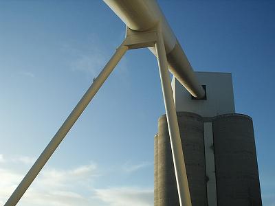 Uitzicht op industrieel landschap.